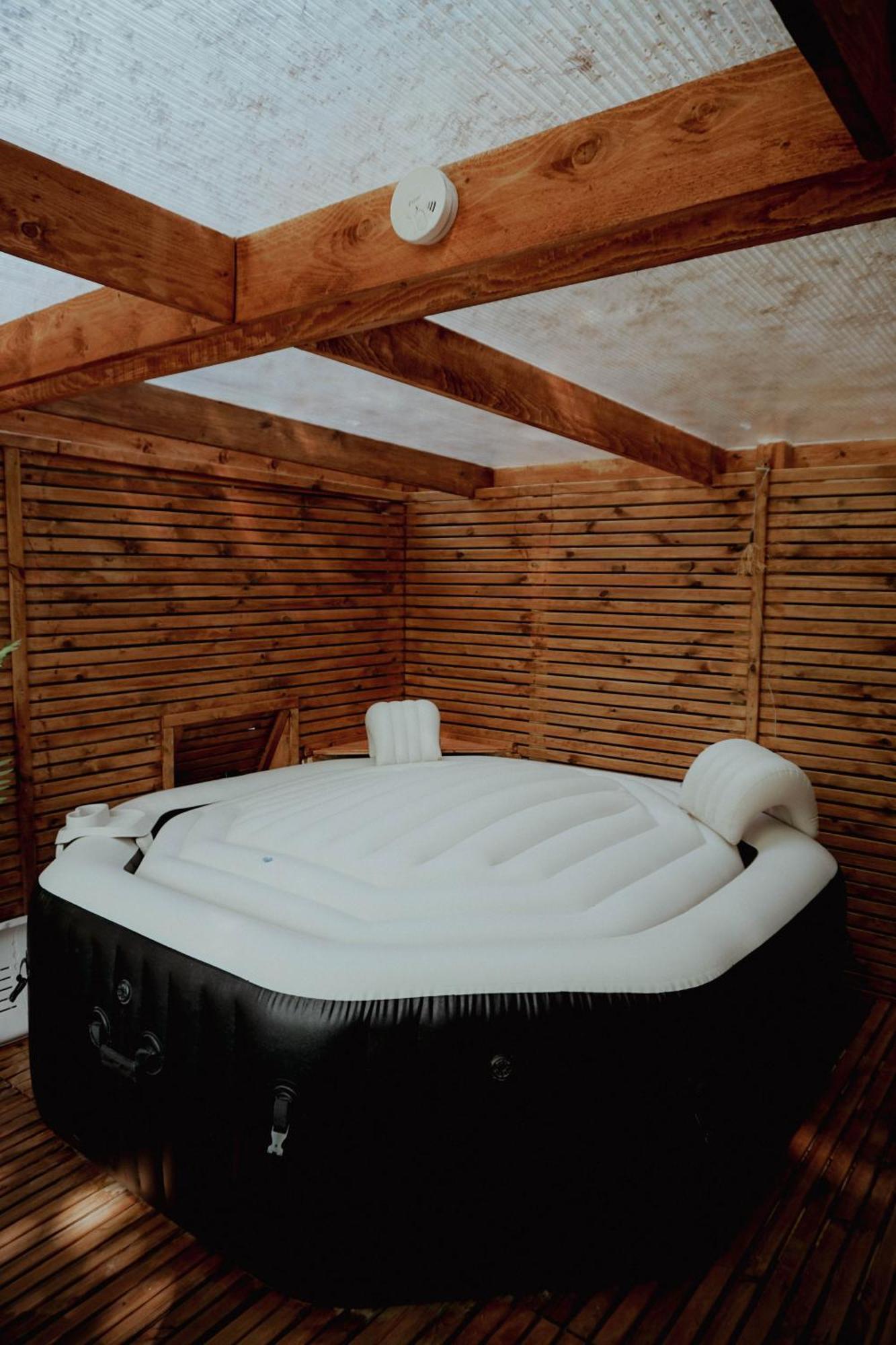 Le Chalet Tipi Avec Jacuzzi Et Jardin Troyes Exteriör bild